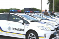 Київські патрульні врятували їжака, що перебігав автомагістраль