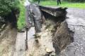 На Закарпатті паводкові води знесли міст