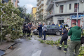 Гигантский водяной смерч вышел на берег в Салерно