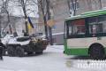 Операція з БТР. У Рівному витягали тролейбус зі снігової пастки