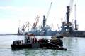 В Туапсе ликвидировали последствия попадания в море нефтепродуктов