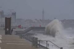 ВИДЕО. Шторм «Дадли» бушует в Великобритании и Северной Европе