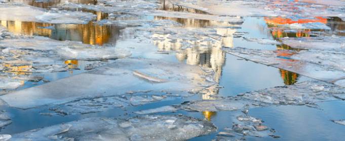 Жителей Украины призывают не рыбачить на тонком льду водоемов Жителей Украины призывают не рыбачить на тонком льду водоемов