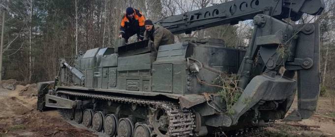 В Чернобыльской зоне отчуждения продолжают вести борьбу с огнем В Чернобыльской зоне отчуждения продолжают вести борьбу с огнем