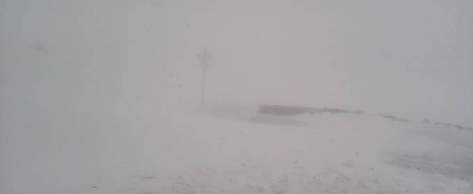 В останній день весни Карпати засипало снігом В останній день весни Карпати засипало снігом