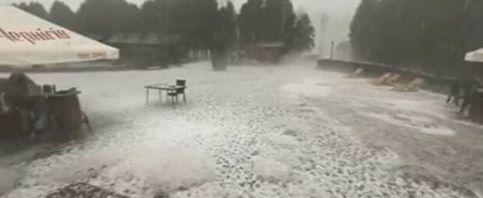 Во Львовской области прошел сильный град Во Львовской области прошел сильный град