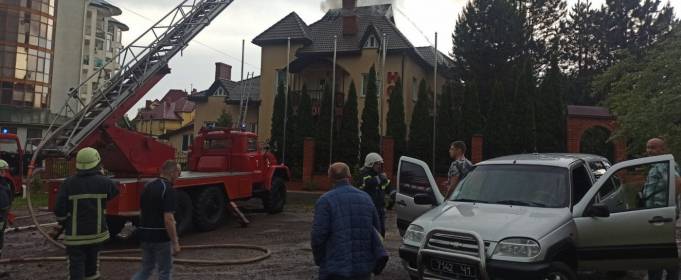 У Трускавці удар блискавки став причиною пожежі У Трускавці удар блискавки став причиною пожежі