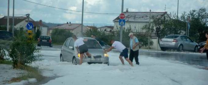 В Хорватии выпал июньский снег В Хорватии выпал июньский снег
