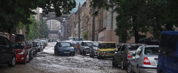 Злива затопила вулиці Одеси Злива затопила вулиці Одеси