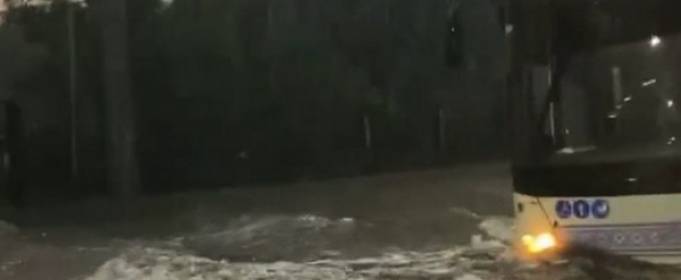 Злива затопила вулиці Запоріжжя Злива затопила вулиці Запоріжжя