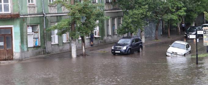 Ливень затопил курорты на Азовском море Ливень затопил курорты на Азовском море