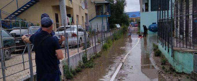 На українському курорті злива затопила бази відпочинку На українському курорті злива затопила бази відпочинку