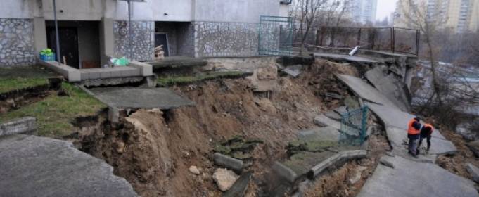 Разрушение домов из-за оползней можно предвидеть из космоса Разрушение домов из-за оползней можно предвидеть из космоса