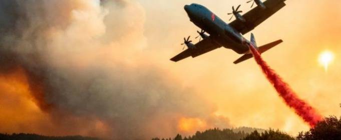 У Каліфорнії тривають масштабні лісові пожежі У Каліфорнії тривають масштабні лісові пожежі