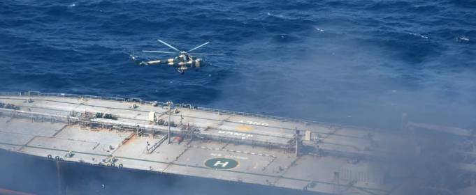 Біля берегів Шрі-Ланки горів нафтовий танкер Біля берегів Шрі-Ланки горів нафтовий танкер