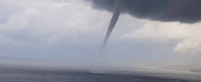 Водяной смерч у побережья Ливана Водяной смерч у побережья Ливана