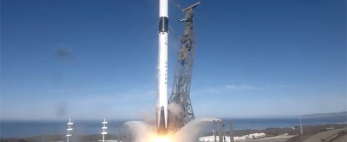 Ракета SpaceX вылетела на орбиту с научным океанографическим спутником Ракета SpaceX вылетела на орбиту с научным океанографическим спутником