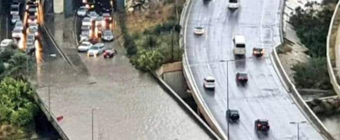 У Лівані після проливних дощів дороги пішли під воду У Лівані після проливних дощів дороги пішли під воду