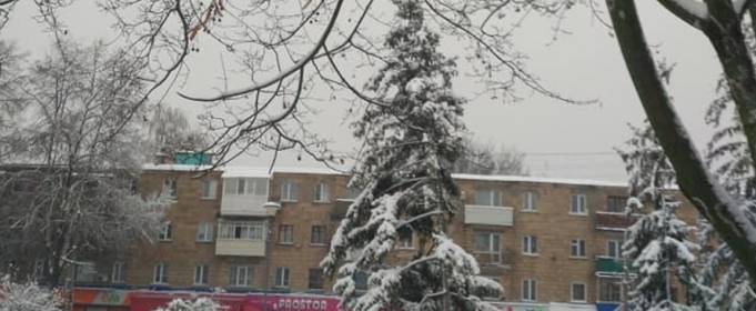 У Конотопі випало 15 сантиметрів снігу (фото) У Конотопі випало 15 сантиметрів снігу (фото)