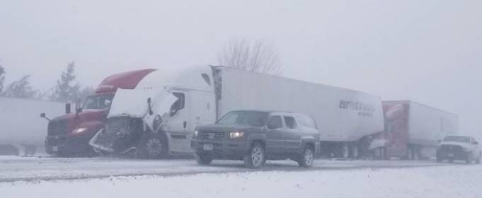 Зимовий шторм «Гарольд» став причиною аварій на дорогах в США Зимовий шторм «Гарольд» став причиною аварій на дорогах в США