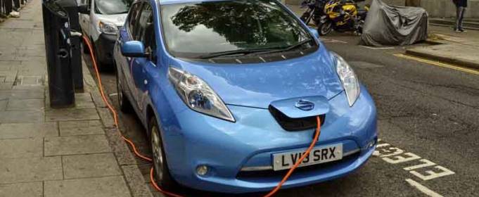 Япония откажется от бензиновых автомобилей Япония откажется от бензиновых автомобилей