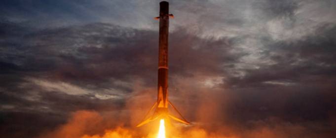 SpaceX запустила ракету-носій з турецьким супутником зв'язку SpaceX запустила ракету-носій з турецьким супутником зв'язку