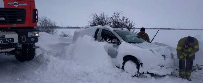 Непогода в Украине осложнила движение автотранспорта Непогода в Украине осложнила движение автотранспорта