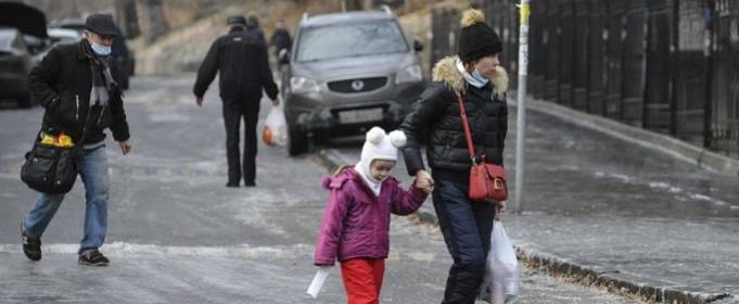 Увечері в Києві очікується ожеледиця та сильні пориви вітру Увечері в Києві очікується ожеледиця та сильні пориви вітру