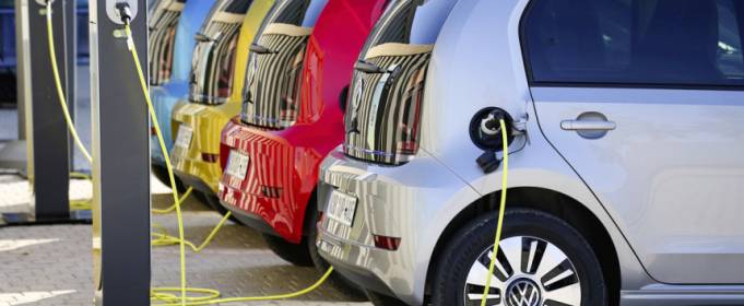 Продажі електромобілів в ЄС потроїлися в 2020 році Продажі електромобілів в ЄС потроїлися в 2020 році