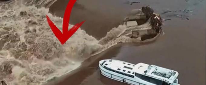 ВІДЕО. Сильний потік води змиває яхти ВІДЕО. Сильний потік води змиває яхти
