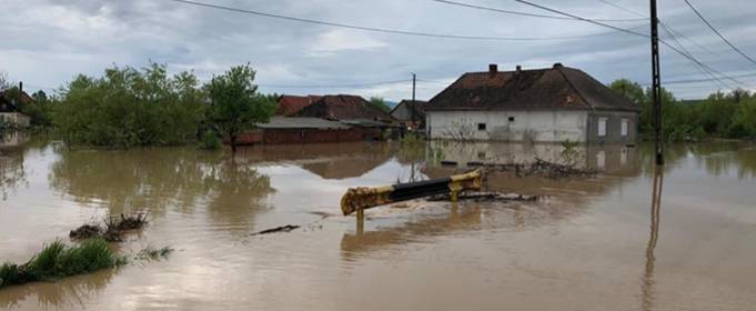 Десятки людей евакуйовано після повені на півночі Румунії Десятки людей евакуйовано після повені на півночі Румунії
