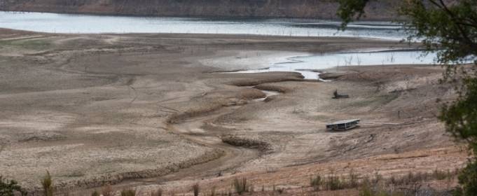 У Каліфорнії пересихають водосховища У Каліфорнії пересихають водосховища