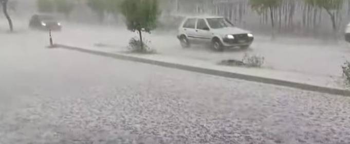 У Греції за 40 хвилин випала місячна норма опадів У Греції за 40 хвилин випала місячна норма опадів