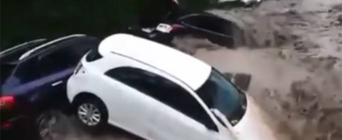 Сильна повінь у Криму: Ялту і Керч накрили аномальні зливи. Фото, відео Сильна повінь у Криму: Ялту і Керч накрили аномальні зливи. Фото, відео