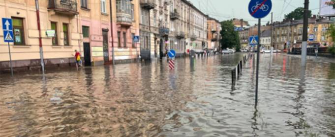 Сильна буря накрила Львів Сильна буря накрила Львів