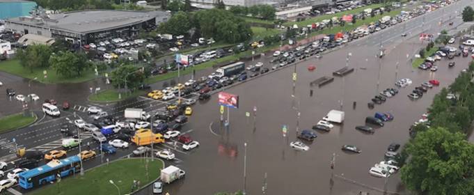 ВІДЕО. Сильна злива у Москві ВІДЕО. Сильна злива у Москві