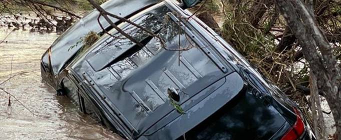 2 людини загинули після повені і проливного дощу в Західному Техасі 2 людини загинули після повені і проливного дощу в Західному Техасі