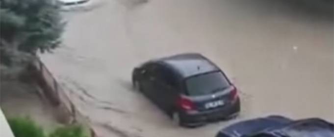 Град и ливень парализовали жизнь в турецком городе Эдирне Град и ливень парализовали жизнь в турецком городе Эдирне