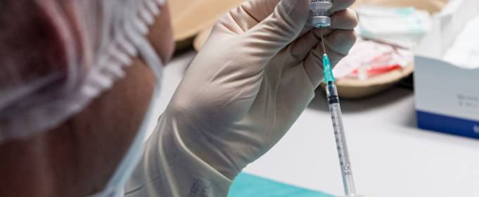 Pfizer и BioNTech начнут испытания вакцины от штамма «Дельта» Pfizer и BioNTech начнут испытания вакцины от штамма «Дельта»
