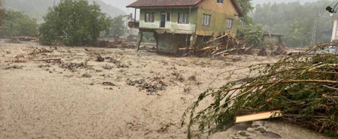 Одна людина зникла безвісти після сильних повеней в Чорноморському регіоні Туреччини Одна людина зникла безвісти після сильних повеней в Чорноморському регіоні Туреччини