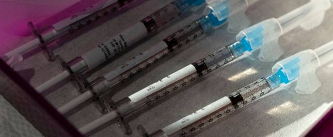 Європейський регулятор рекомендував бустерні дози вакцинами Pfizer для людей старше 18 років Європейський регулятор рекомендував бустерні дози вакцинами Pfizer для людей старше 18 років