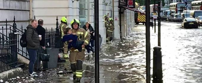 На Лондон обрушился сильный ливень. Видео На Лондон обрушился сильный ливень. Видео