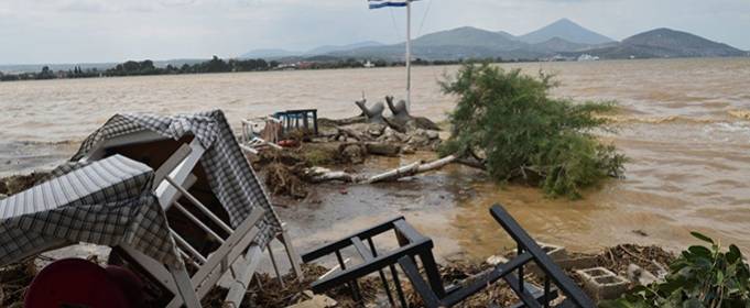 Сначала огонь, теперь вода: буря обрушилась на греческий остров Эвия Сначала огонь, теперь вода: буря обрушилась на греческий остров Эвия