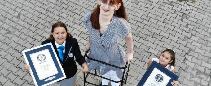 Названа найвища жінка в світі Названа найвища жінка в світі