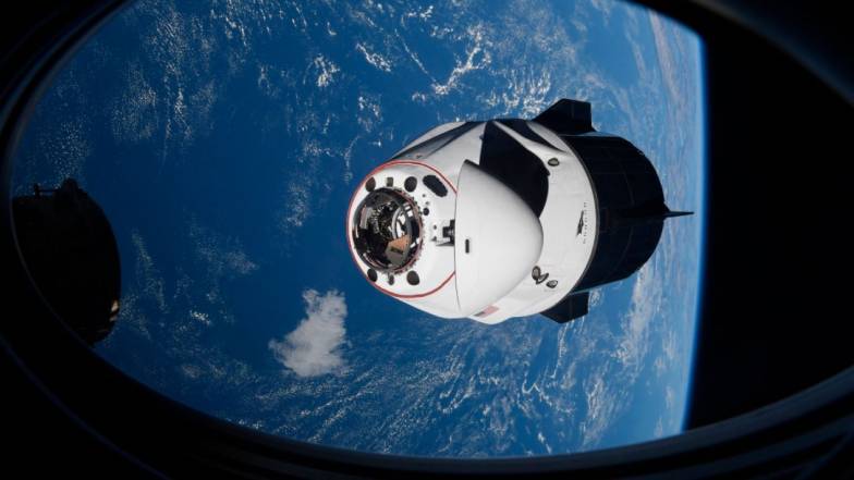 Космический мусор мешает космонавтам, заставляя их садиться в пристыкованные капсулы Космический мусор мешает космонавтам, заставляя их садиться в пристыкованные капсулы