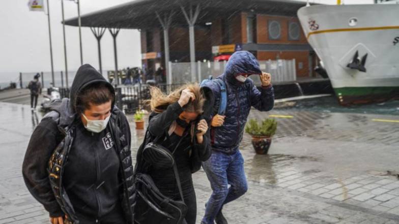 Потужний та смертоносний ураган у Стамбулі. Відео Потужний та смертоносний ураган у Стамбулі. Відео