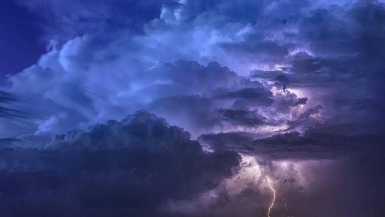 12 серпня західні та частину північних областей України накриють сильні грозові дощі та шквальний вітер 12 серпня західні та частину північних областей України накриють сильні грозові дощі та шквальний вітер