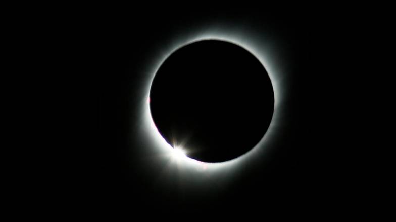 Ученые изучают древние затмения, чтобы узнать историю вращения Земли Ученые изучают древние затмения, чтобы узнать историю вращения Земли