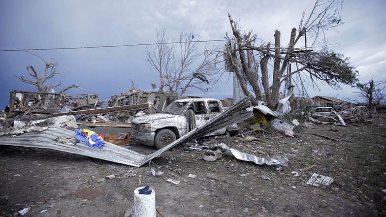 Потужний торнадо EF2 обрушився на південь центральної частини США Потужний торнадо EF2 обрушився на південь центральної частини США