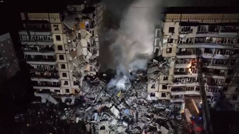 ВИДЕО очевидцев с места РАЗРУШЕННОГО российской ракетой Х-22 дома ВИДЕО очевидцев с места РАЗРУШЕННОГО российской ракетой Х-22 дома